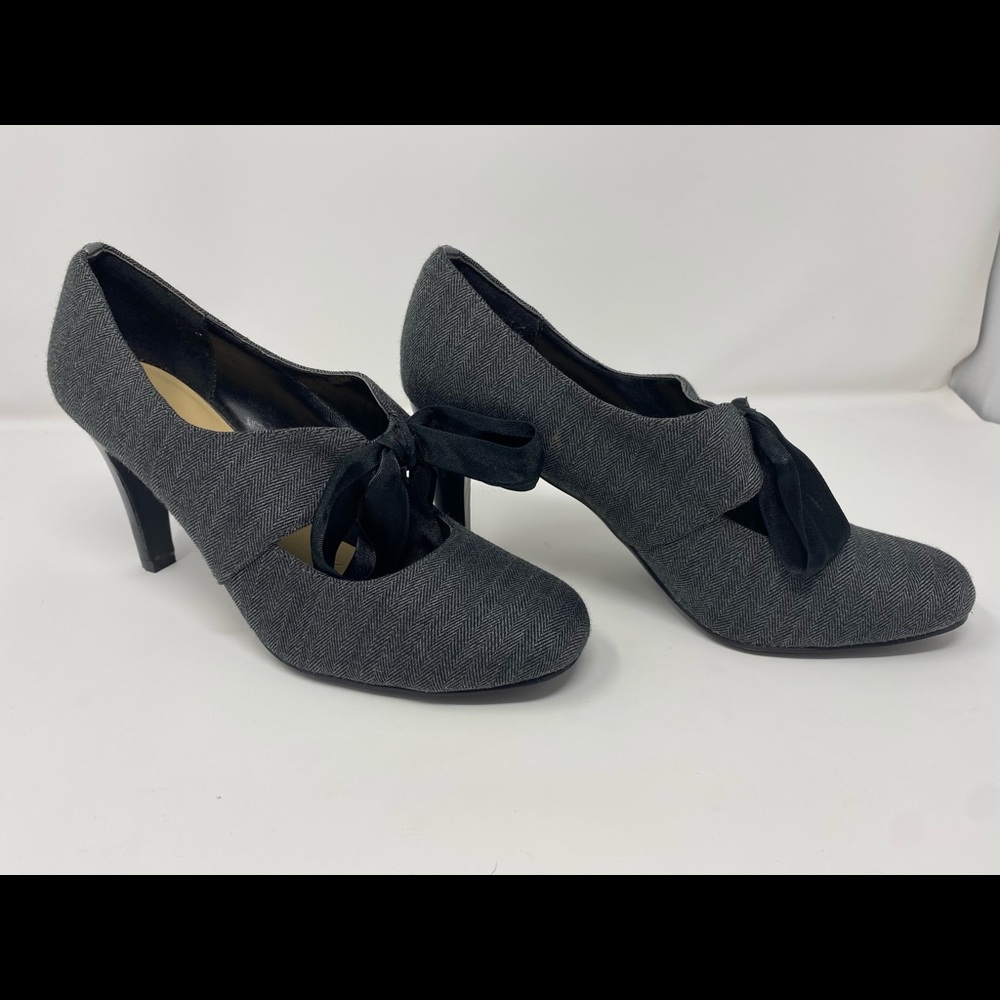 Ann Marino Women’s Gray 3.5’ Heels Size 8.5